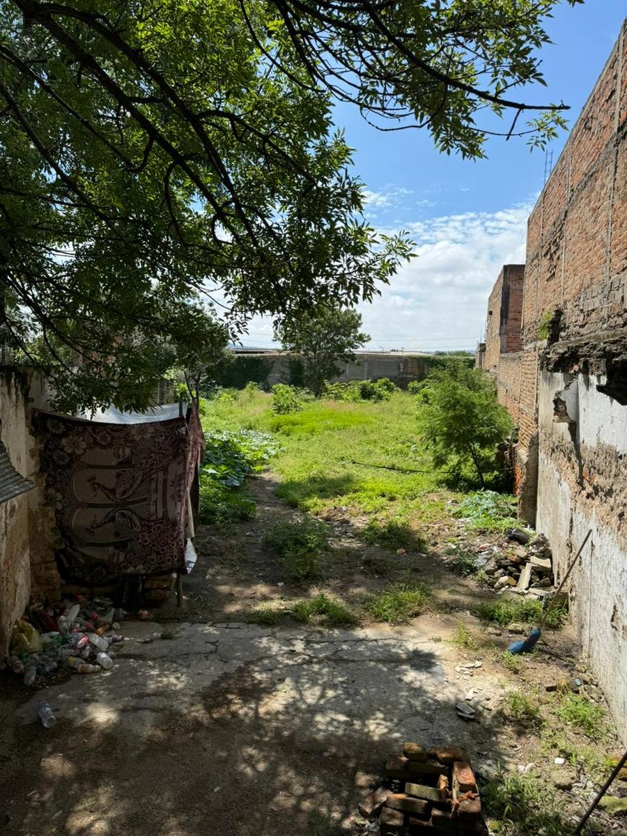 Terreno con excelente ubicación para desarrollo Vertical o Comercial, zona altamente comercial.