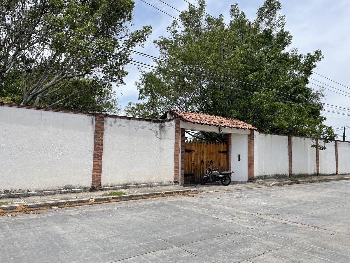 OPORTUNIDAD Gran terreno con dos pequeñas casas campiranas-Tonatico