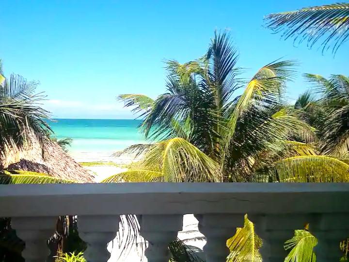 Casa Frente al Mar en Las Hermosas Playas de El Cuyo, Yucatán