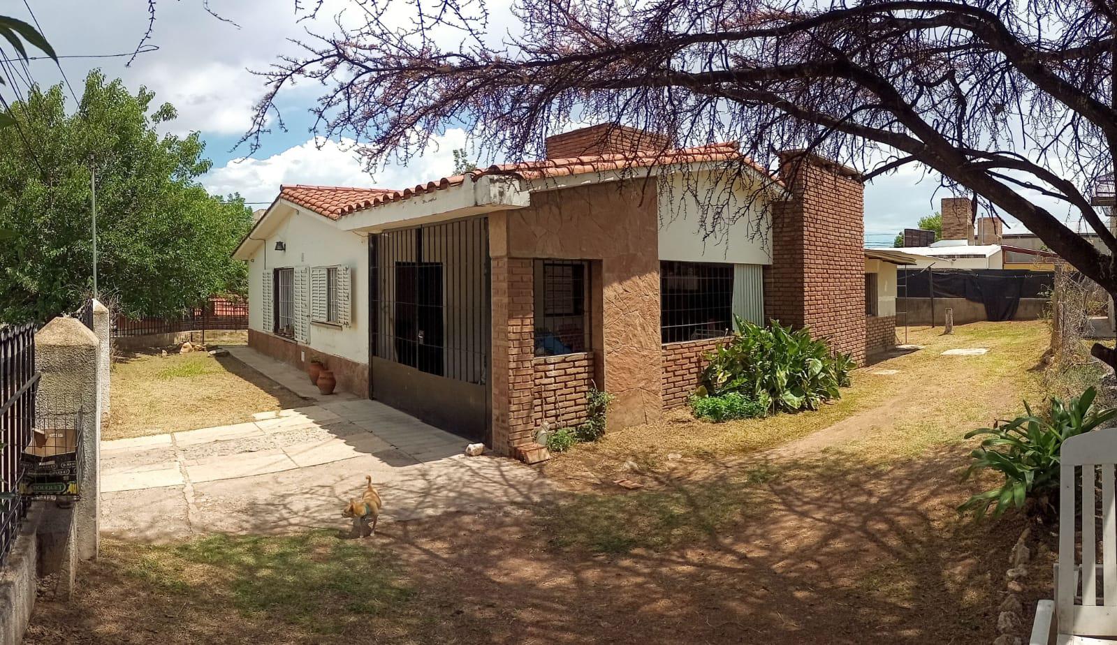 2 propiedades colindantes a restaurar en Miguel Muñoz, Villa Carlos Paz.