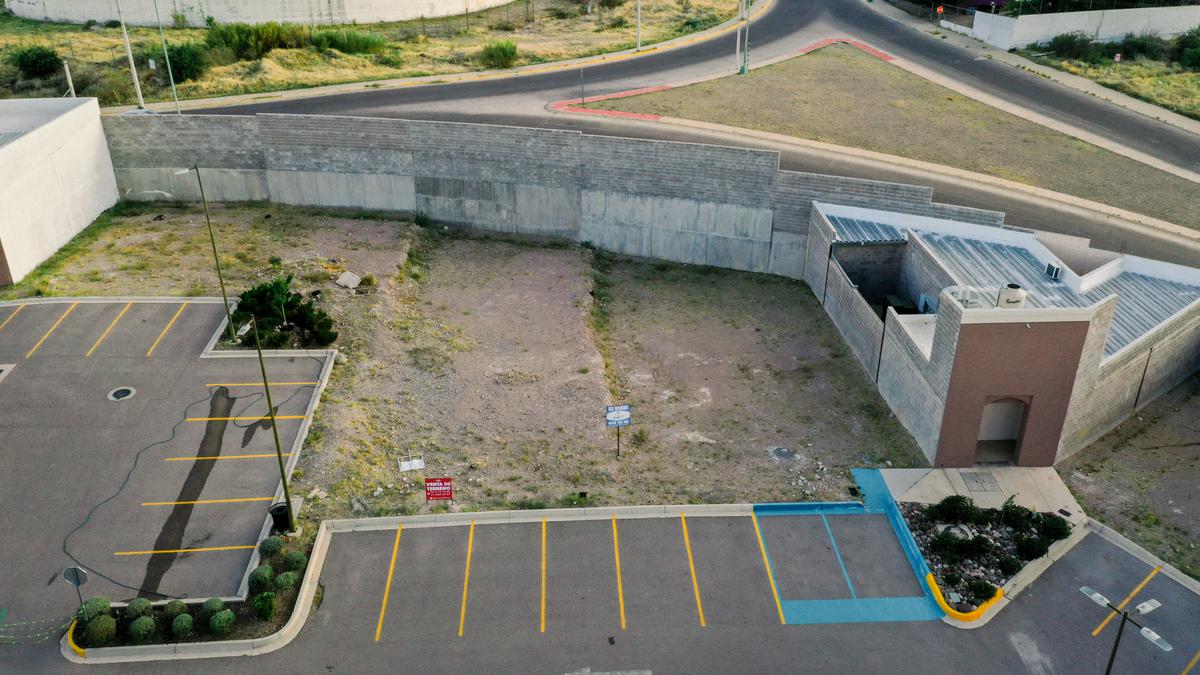 TERRENO EN VENTA EN PLAZA BASARI-CHIHUAHUA