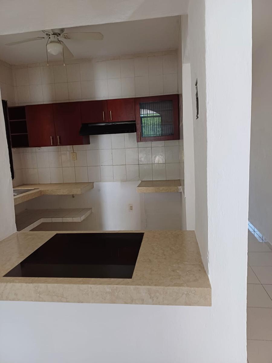 Casa en Venta, 5 Recámaras, 2 Niveles, Patio, La Florida, Mérida, Yucatán