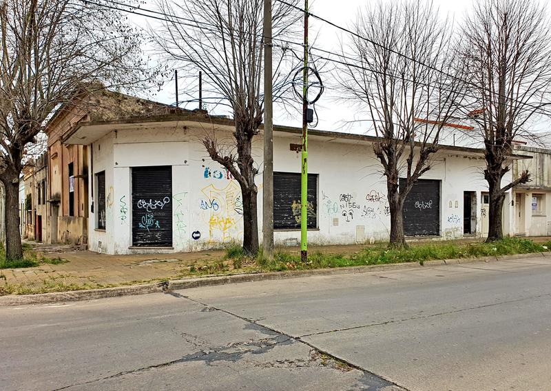 Inmueble en Venta en pleno Centro de Campana. Ideal para inversión. Terreno 404 m2 en esquina