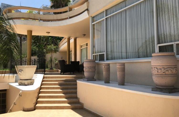 SE VENDE RESIDENCIA EN COL. VISTA HERMOSA, MONTERREY