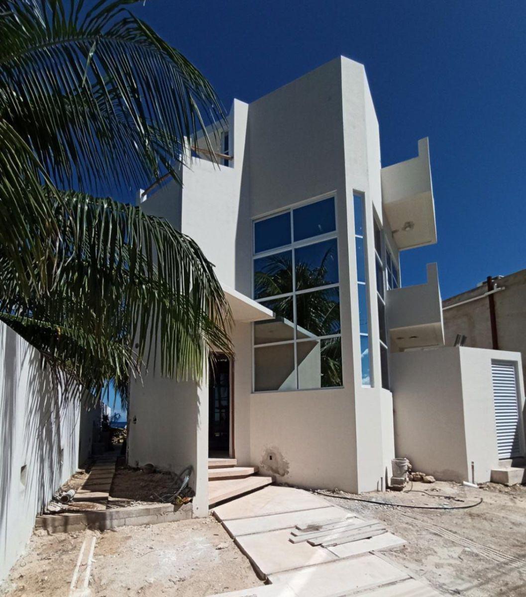 Casa Frente a la Playa de 3 Habitaciones y Piscina en Santa Clara, Yucatan