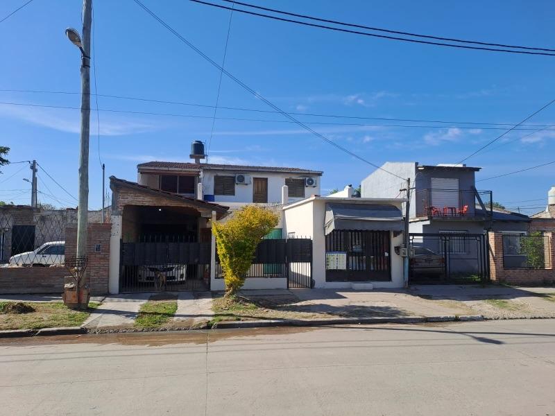 Casa en venta - 4 Dormitorios 2 Baños 4 Cocheras - 240Mts2 - Virrey Del Pino