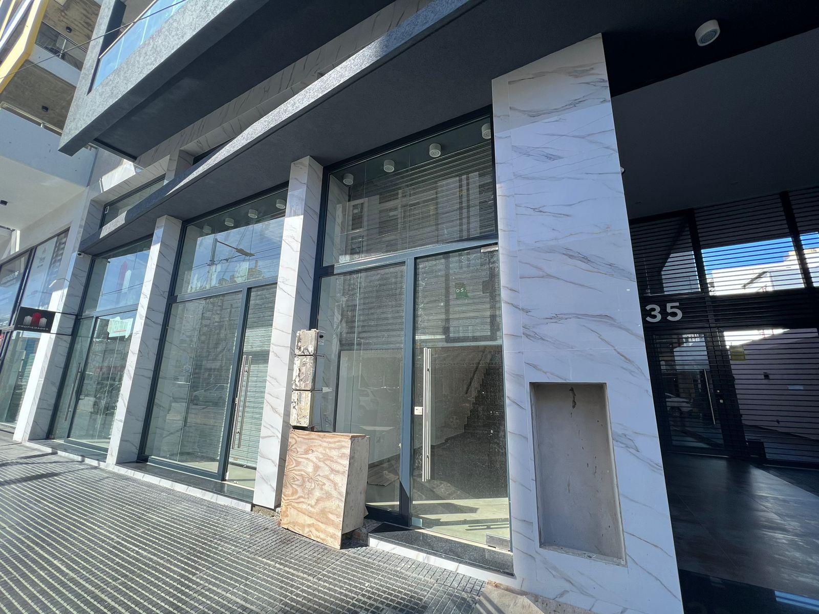 Las Flores 535, Wilde ¡Local Comercial en Alquiler! ¡2 Pisos y Excelente ubicacion, Pleno centro de Wilde!