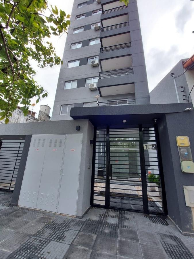 Departamento en venta - 2 Dormitorios 2 Baños 1 Cochera - 80Mts2 - Lanús