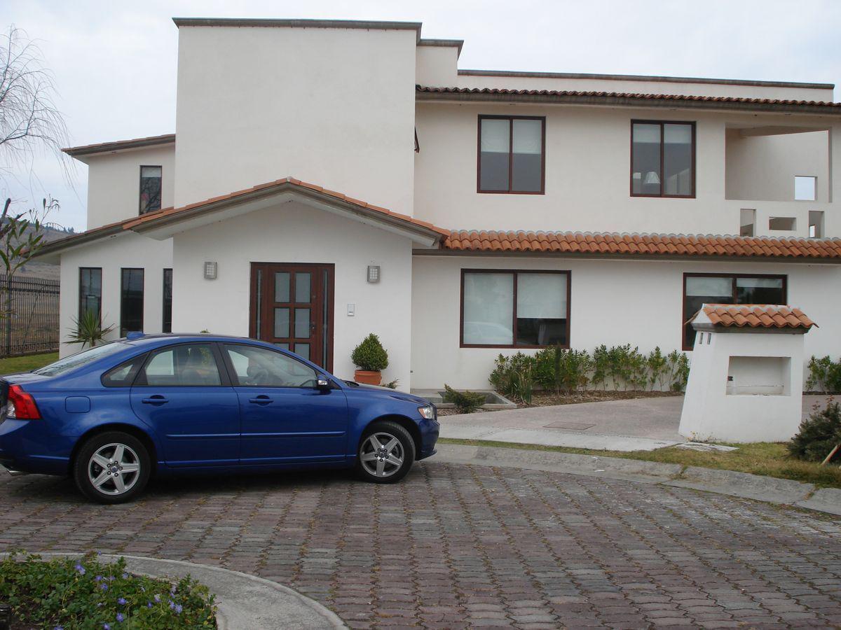 RENTA DE CASA EN VALLE DE ZAMARRERO EN ZINACANTEPEC