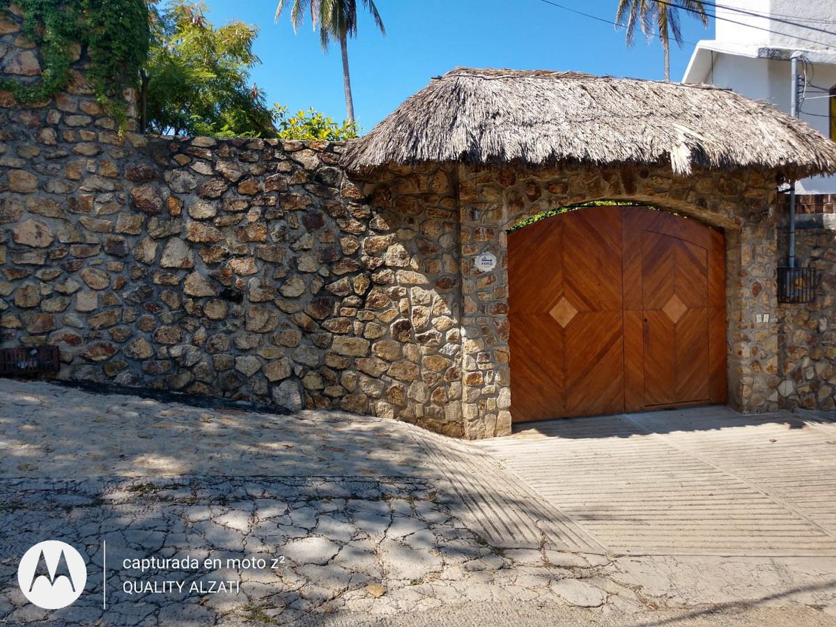 CASA EN VENTA EN ACAPULCO, LAS PLAYAS, VISTA ACANTILADO, $17,000,000