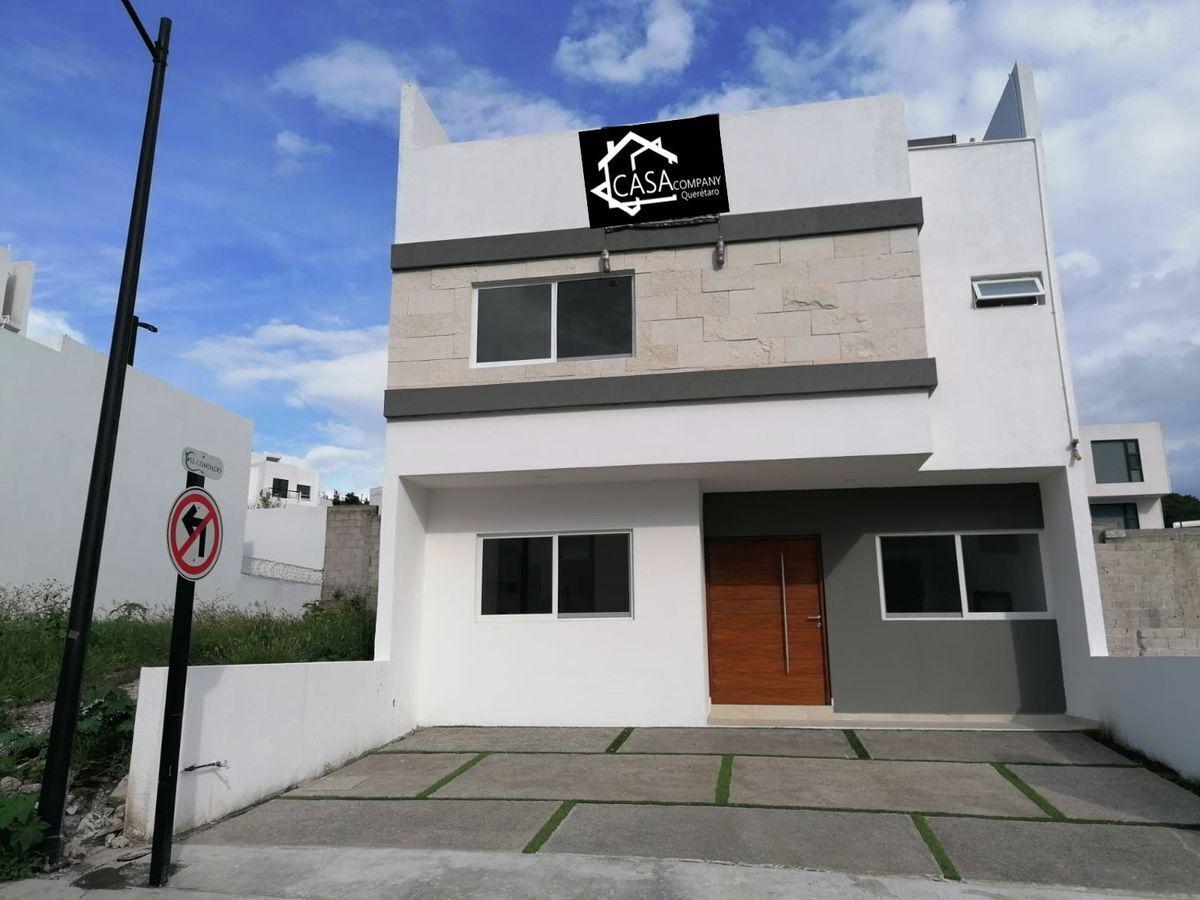 Preciosa Casa en El Condado, 4 Recamaras, una en PB, 4 Baños, Roof Garden !!