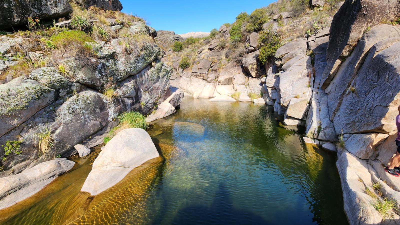 PARAÍSO  Traslasierra, CBA. Fracción de 107 Has. c/ escritura entre  2 ríos de agua cristalina, Paisajes de ensueño.