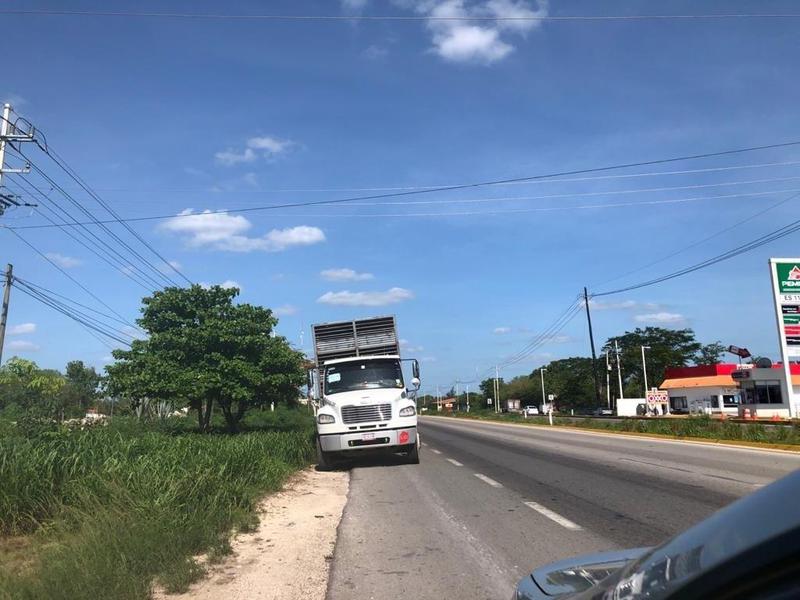 Terreno en la Salida  Carretera Mérida-Cancún muy cerca de P