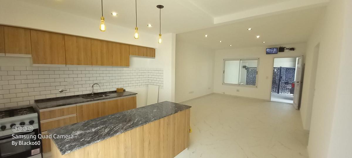 VENTA  LINIERS  TTE. MANUEL FÉLIX ORIGONE 700  CASA  3 AMBIENTES   TERRAZA  GARAJE