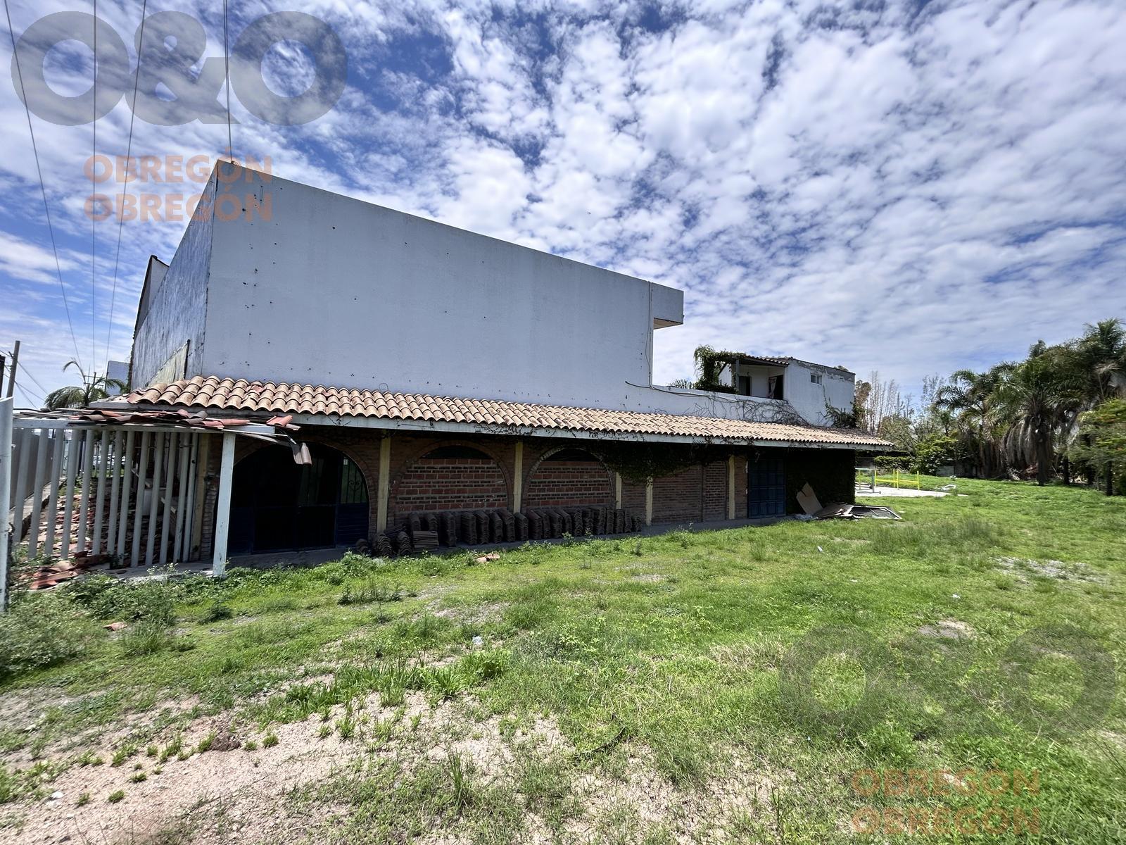 Edificio Comercial en El Sauz de Arriba, León Gto