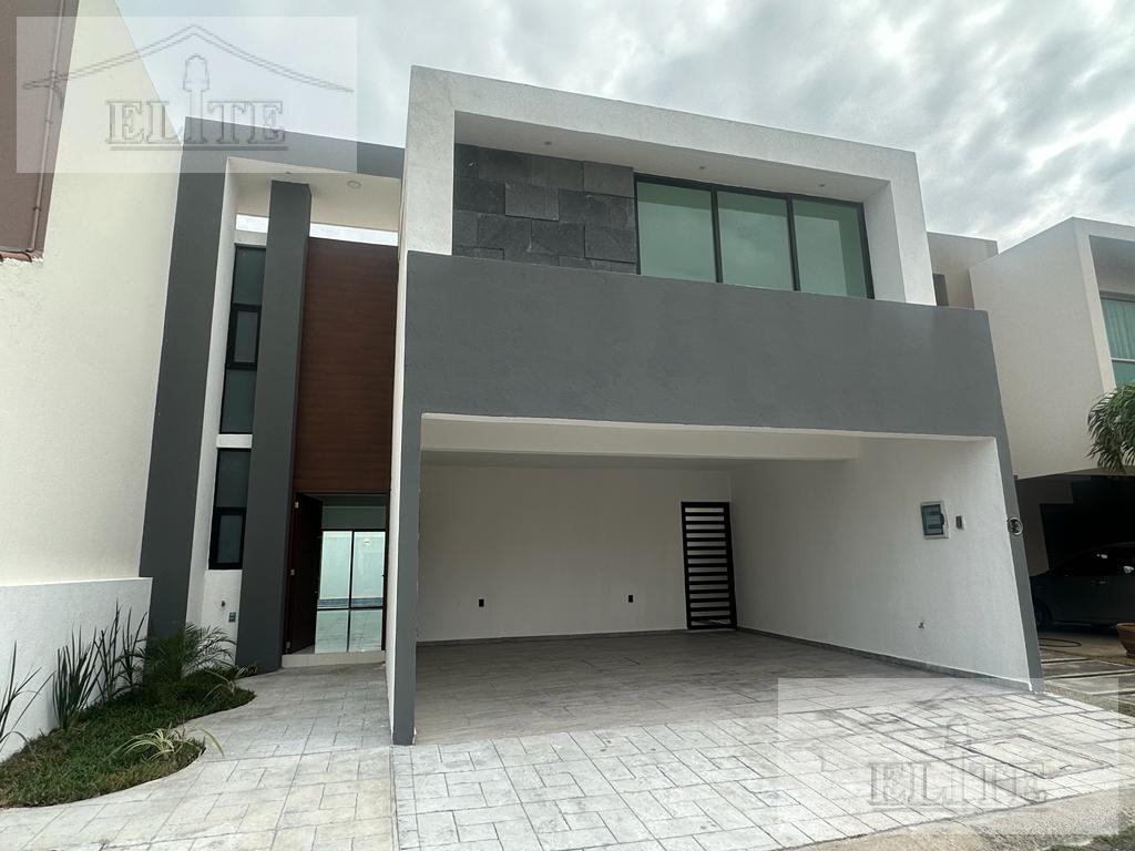 CASA EN VENTA LOMAS DEL SOL CON ALBERCA  Y RECAMARA EN PLANTA BAJA