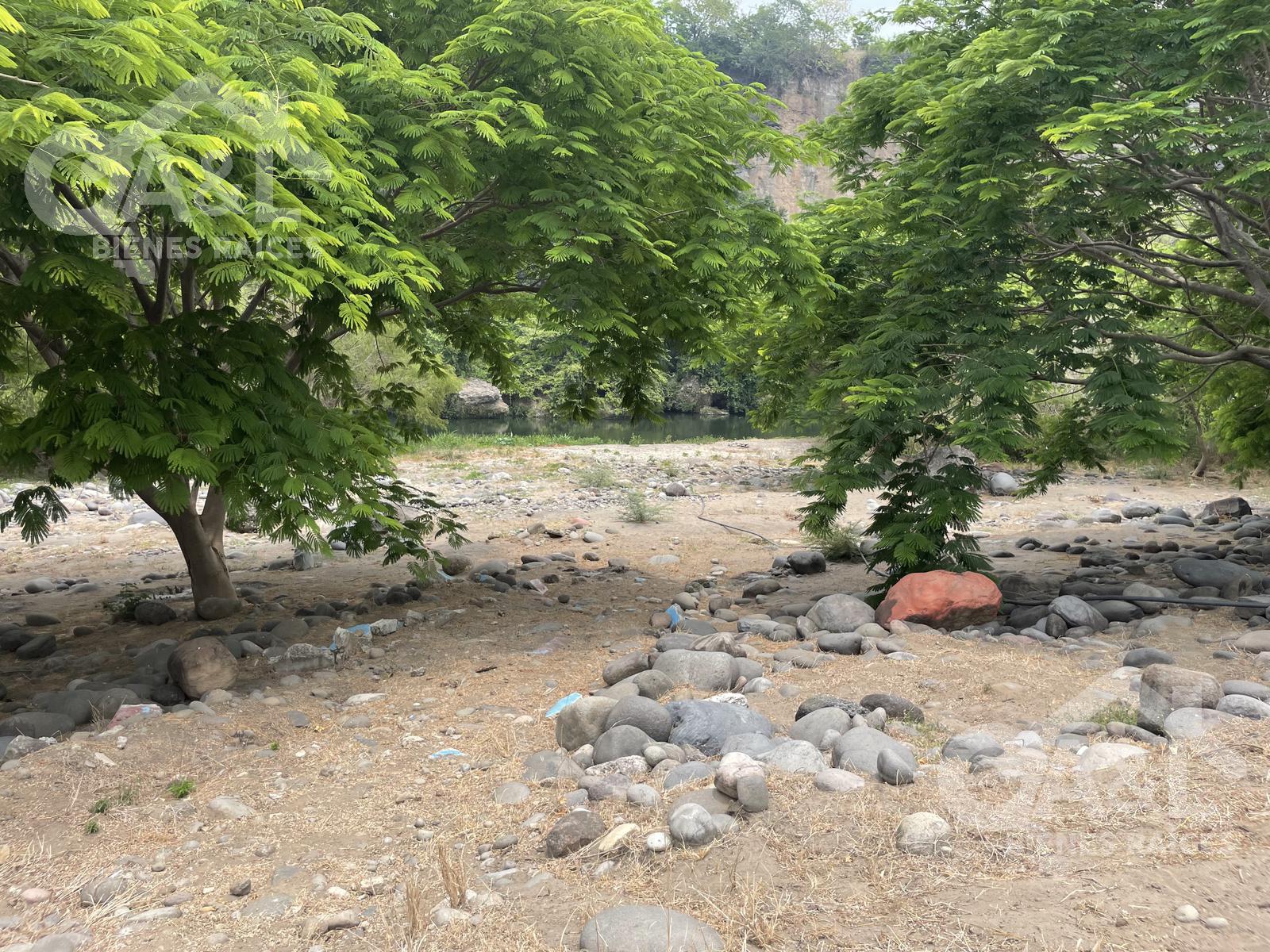 Terreno Campestre para descanso Junto al Río en Puente Nacional