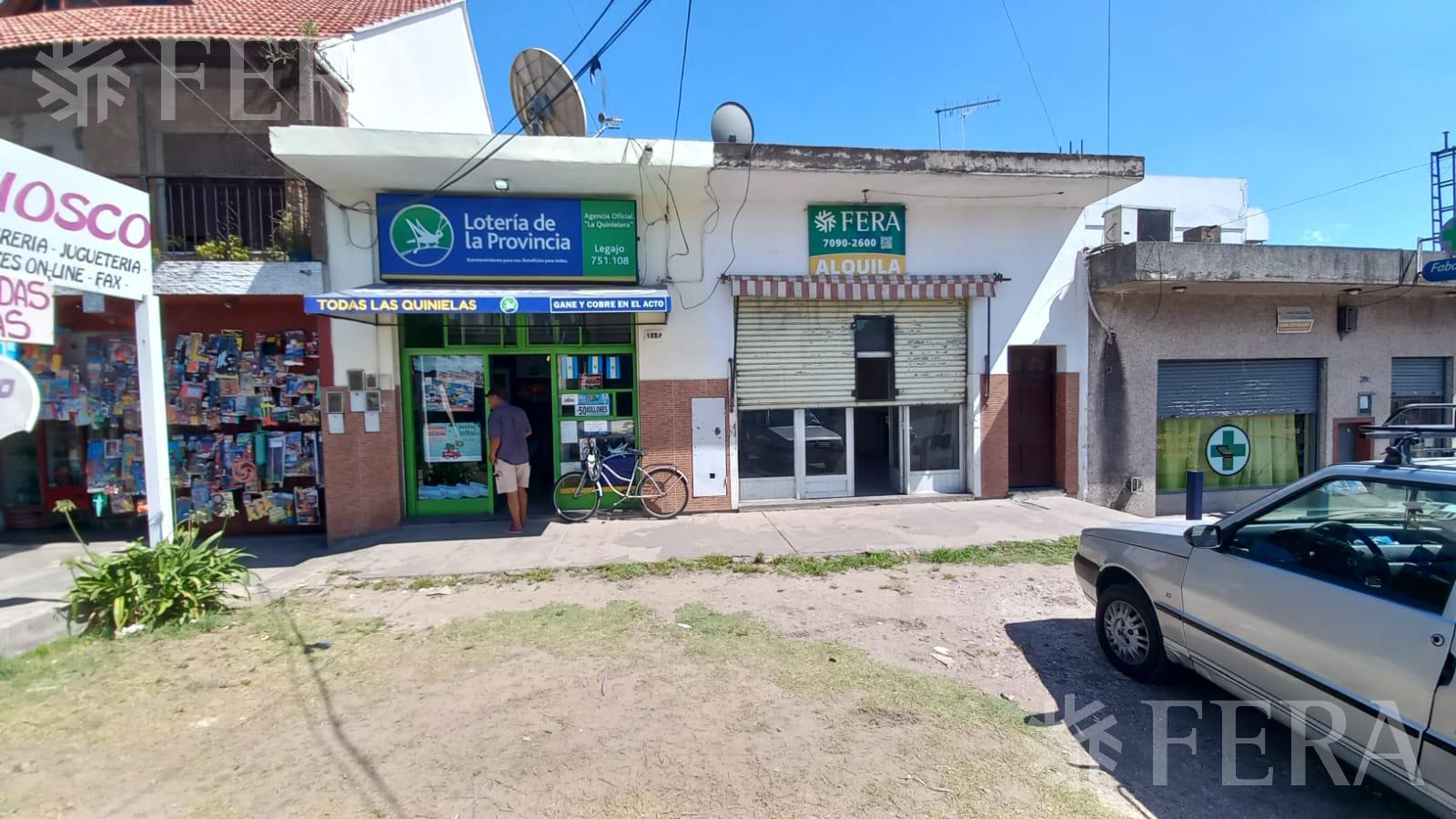 Venta en bloque dos locales con patio en F. Varela (30827)