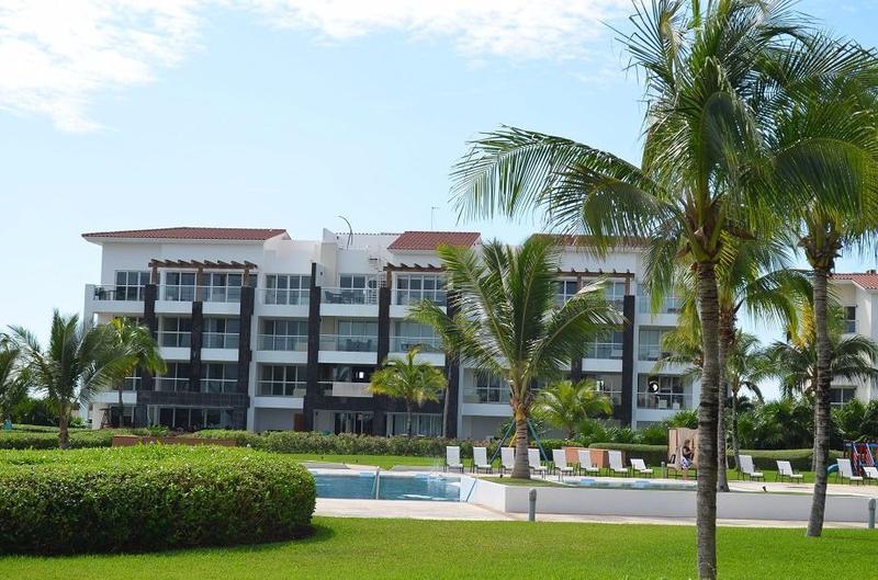 Venta condominio frente al mar Mareazul Playa del Carmen P1783