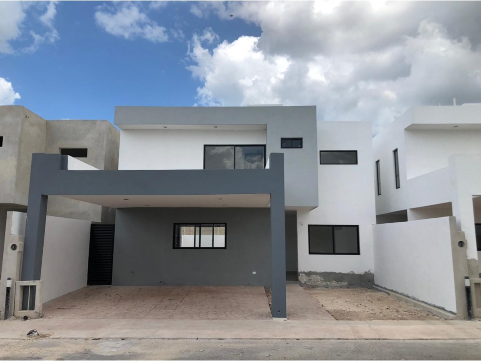 Conkal Espectacular Casa Ubicada en Privada Canarias en Venta