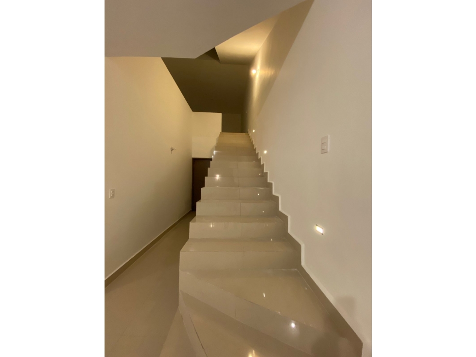 Cumbres Elite estrena casa a precio increible