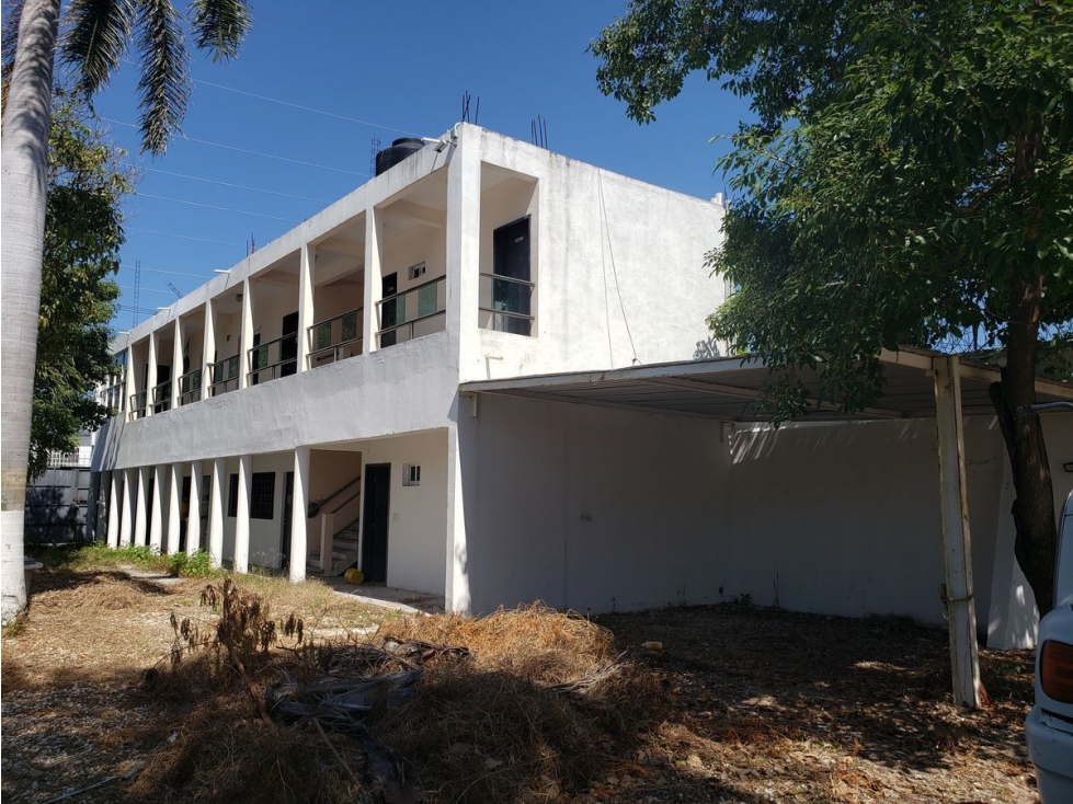 RENTA BODEGA CON PATIO Y OFICINAS SOBRE AV EN CIUDAD DEL CARMEN