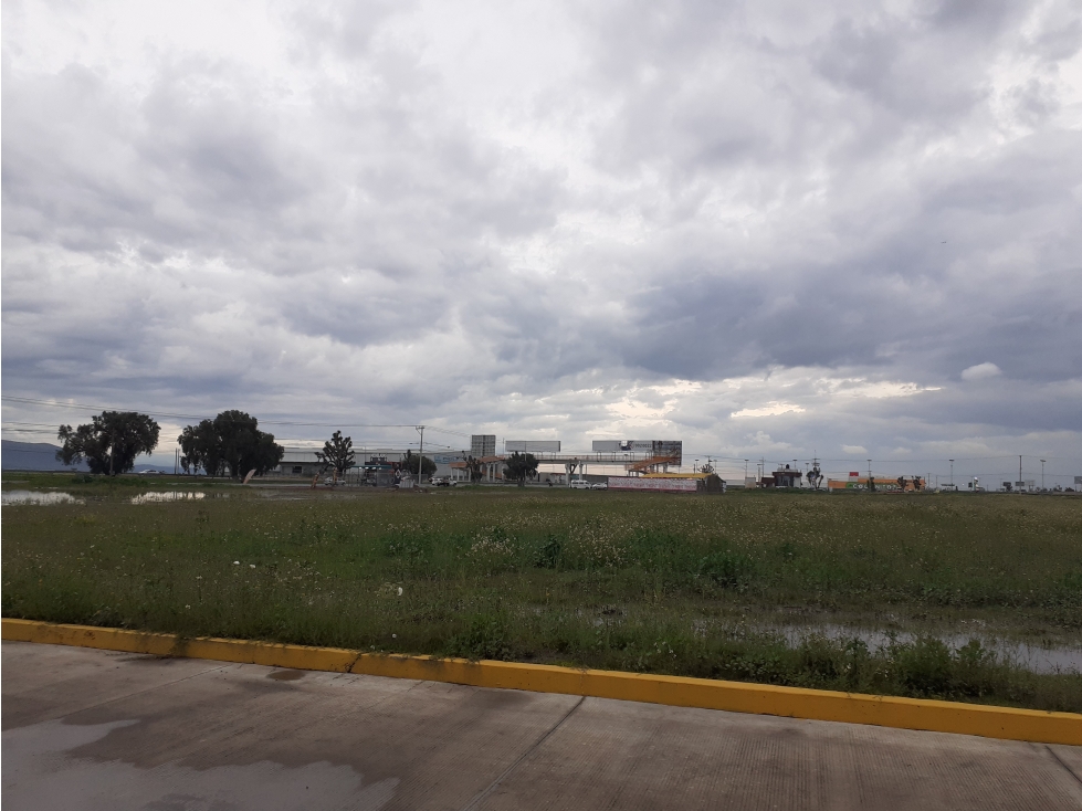 Terreno sobre autopista Pachuca México   2 hectáreas