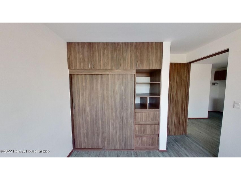 Departamento en Venta Los Manzanos, Calle Lago Mayor. 22-5083 M.M