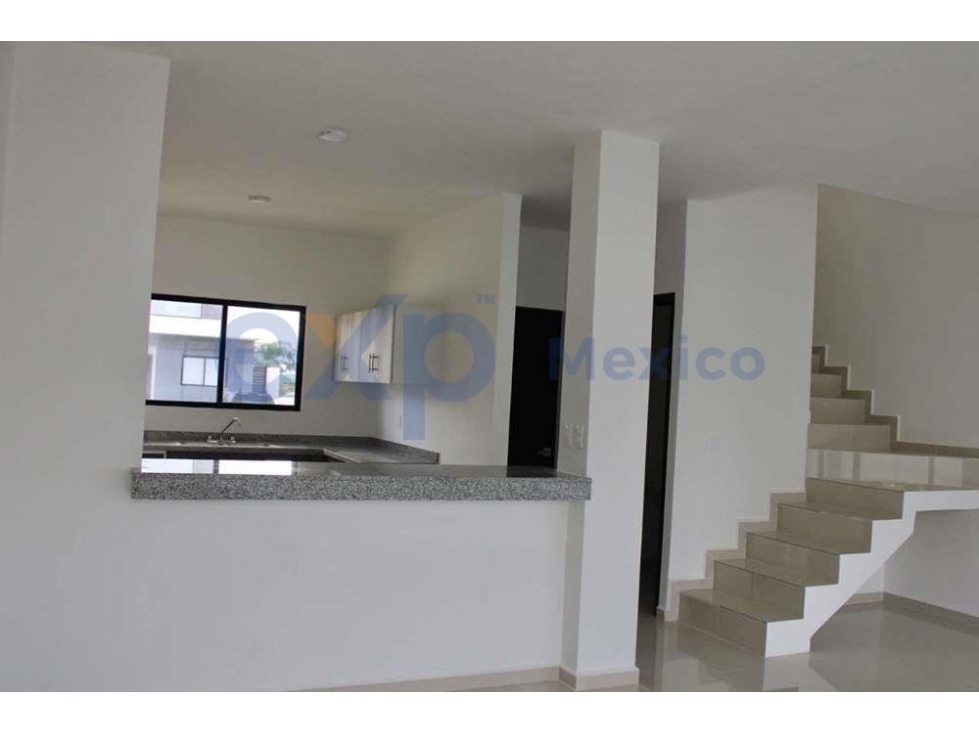 Casa en venta de 3 recamaras y 1 estudio Avenida Huayacan en Cancun.