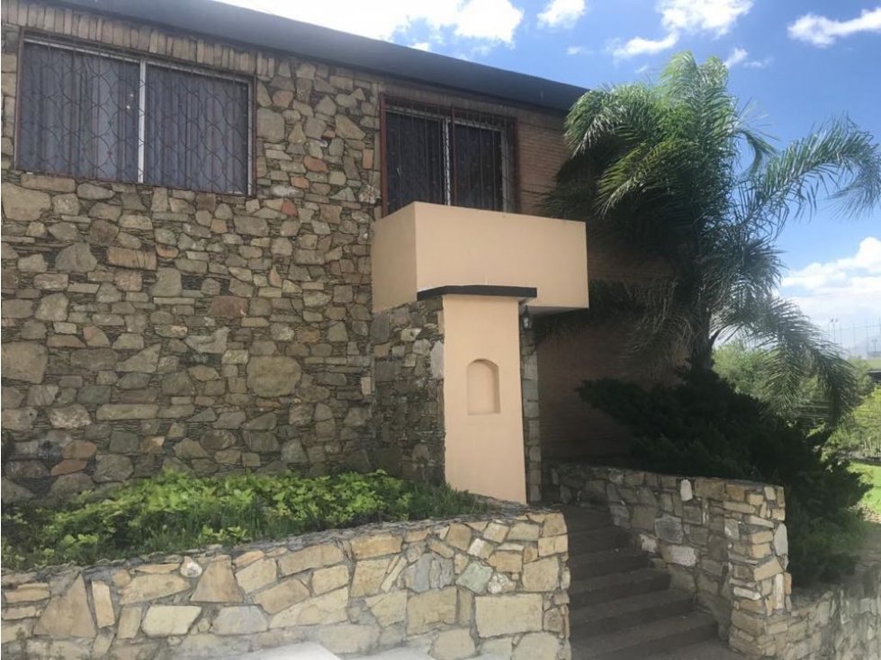 Casa En Venta en Cumbres en Esquina Excelente Frente A Parque