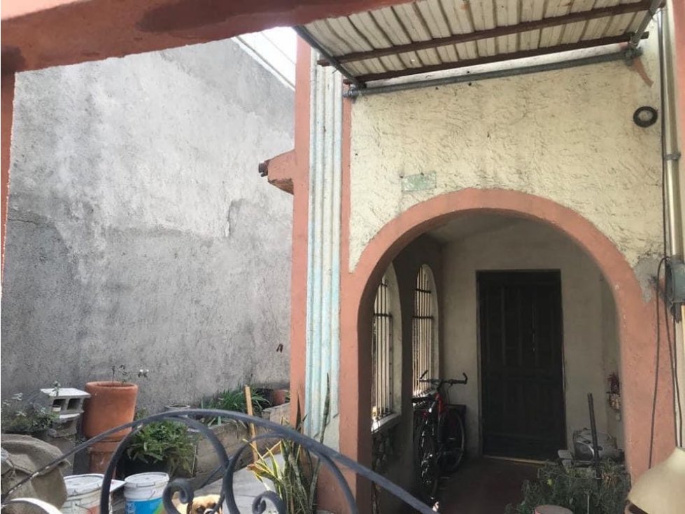 Casa para remodelar frente al parque COL. HIDALGO